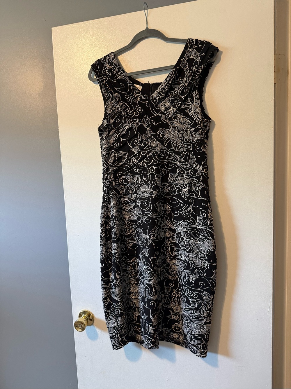 London Times Black and White Floral Midi Sheath Dress